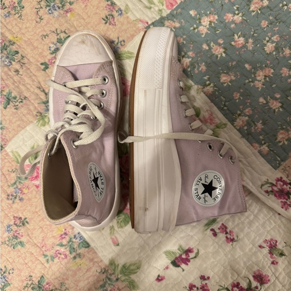 Converse Women's Light Pink Canvas Sneakers - Picture 1 of 1